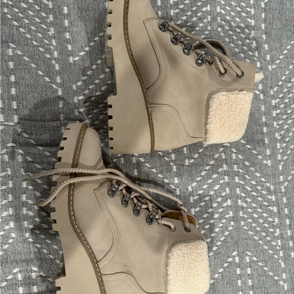 DV fur trimmed lace up boots - Picture 2 of 4